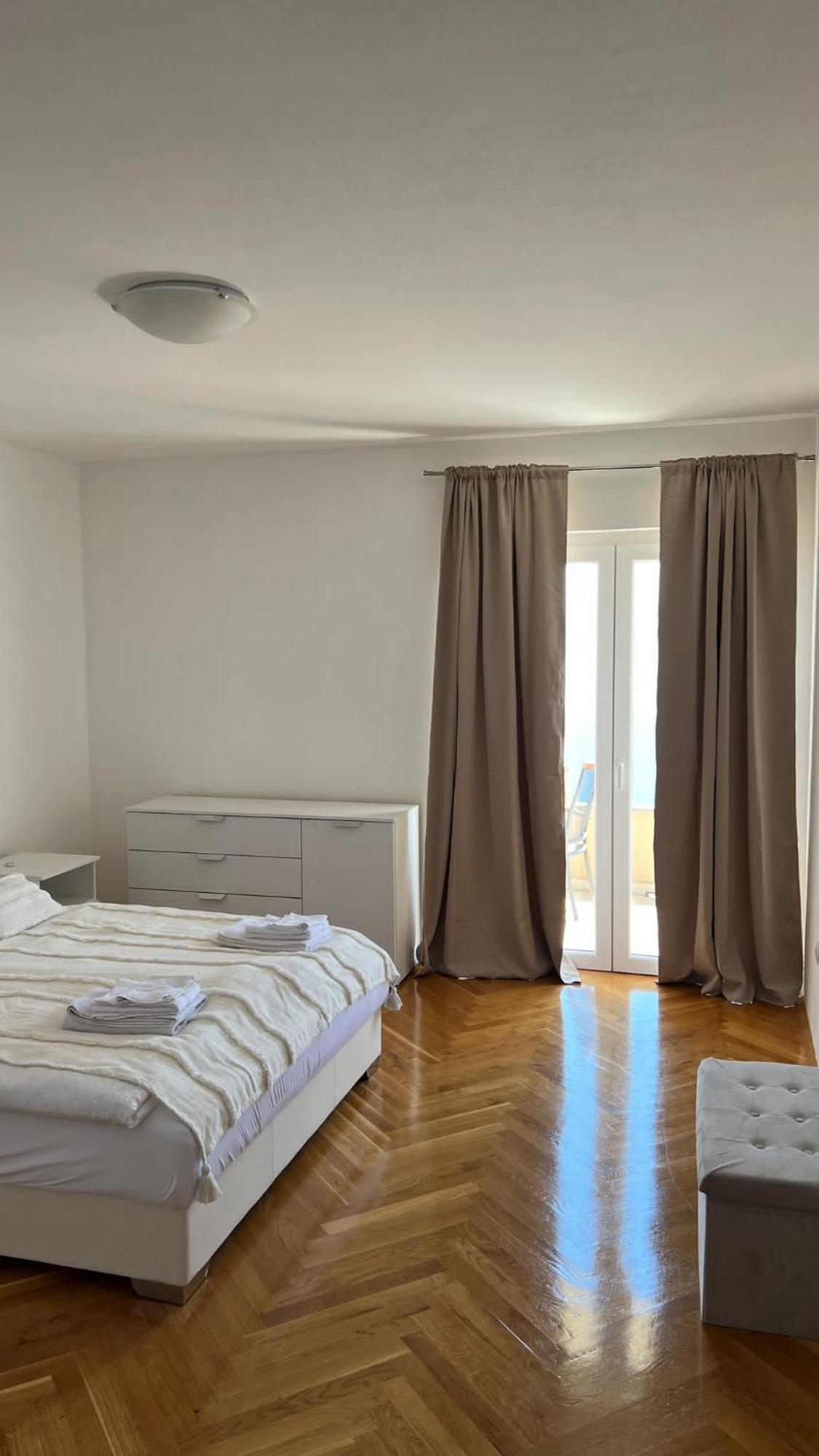 Panorama Jakov Apartment